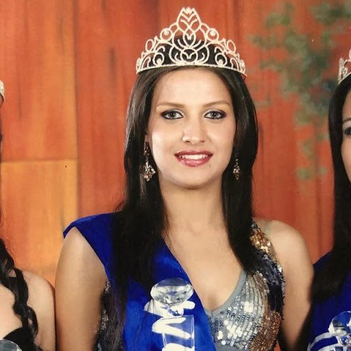 Ariyna8's tweet photo. Proud moment! When Himanshi Khurana was crowned Miss Ludhiana

HIMANSHI JUDGING MISS PTC PUNJABI https://t.co/HrZ4qYZe0C