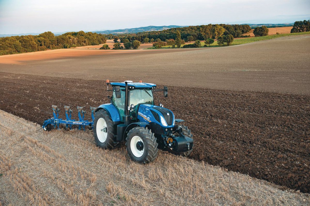 rdwebsterltd's tweet image. Auto Command technology allows the operator to set a target speed of between 20m/hr right through to 50km/hr and regulate it to the nearest 0.01kph.

buff.ly/3qqB1Xr

#NewHolland #AutoCommand #T7