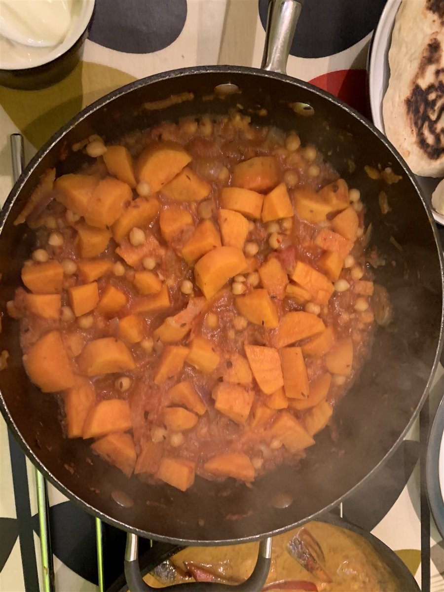 DurhamHighSch's tweet photo. Last week saw the launch of the Sixth Form Great Cook-Off Challenge.
The first task was to make a Sweet Potato and Chickpea Curry π₯ and some Chocolate Chip Cookies πͺ.
Here are some of the entries. Delicious! π΄
#DHSatHome #BeYourBest https://t.co/kMtliuHuNk