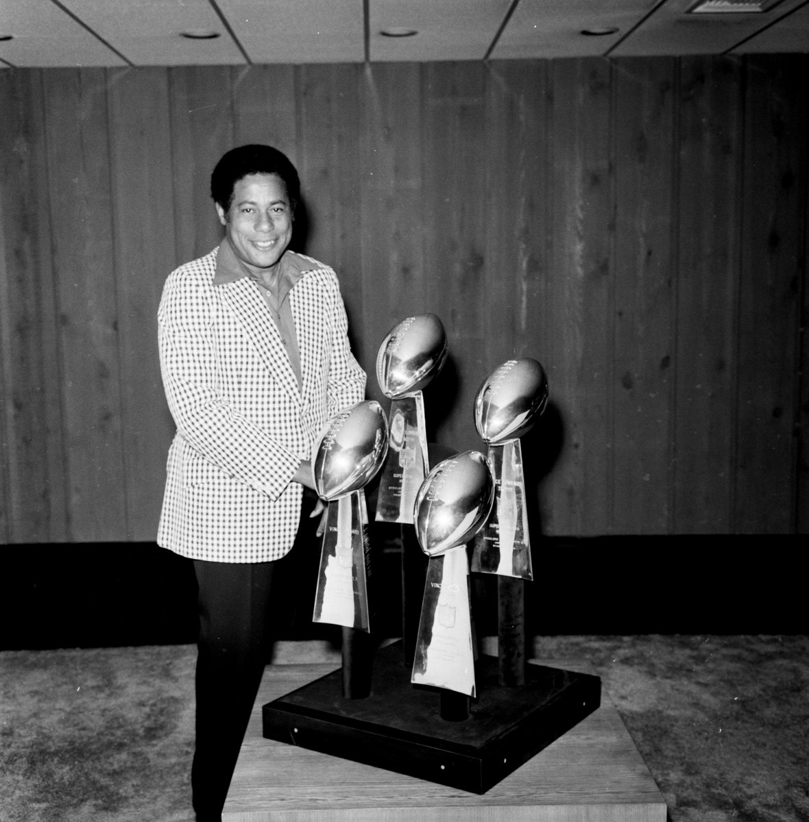 1/8 Martin Luther King Jr had a major influence on my father making diversity crucial to his mission. Hiring Bill Nunn put that into action. Tomorrow,  @ProFootballHOF voters will consider Bill to be enshrined as the first African-American in the Contributor category.