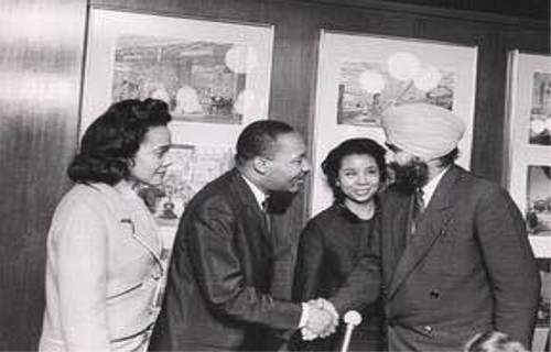 simran's tweet photo. "People fail to get along because they fear each other. They fear each other because they don't know each other. They don't know each other because they have not communicated with each other." — Dr. Martin Luther King, Jr. 

Let's get to know one another ♥️✊🏾 https://t.co/oVhCHO8735