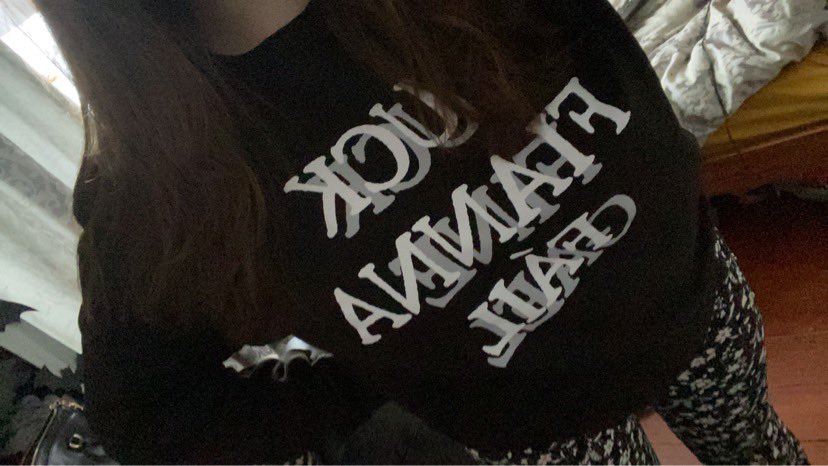 drybagel_'s tweet image. So happy with my lovely new jumper, thanks babes xox 

@coponlike