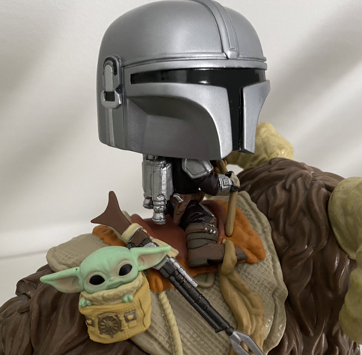 ATGcast's tweet photo. This is a nice one. Heavy! And the details are really cool. Maybe the cutest #bantha ever.
@funko #starwars #starwarspops #themandalorian #grogu #babyyoda #bantha https://t.co/pMSwLnXrkw