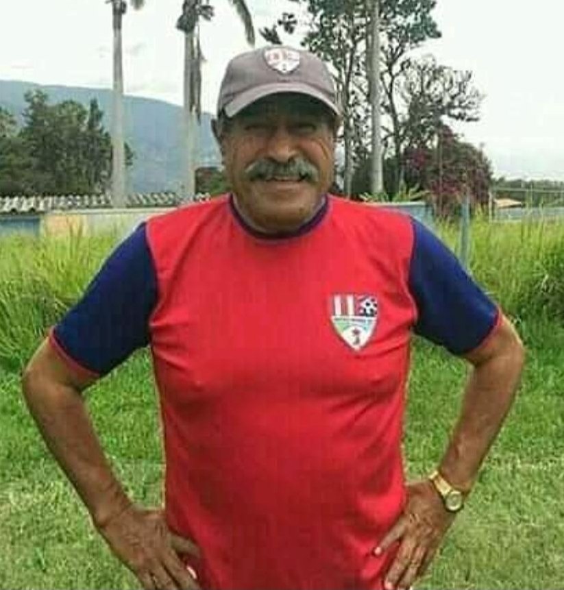 Hoy un día triste por la partida de un grande del fútbol Miguel "mono" Rivas. Uno de mis formadores, y de muchos jugadores Merideños. Abrazo fuerte a todo la familia. QEPD. Te extranaremos