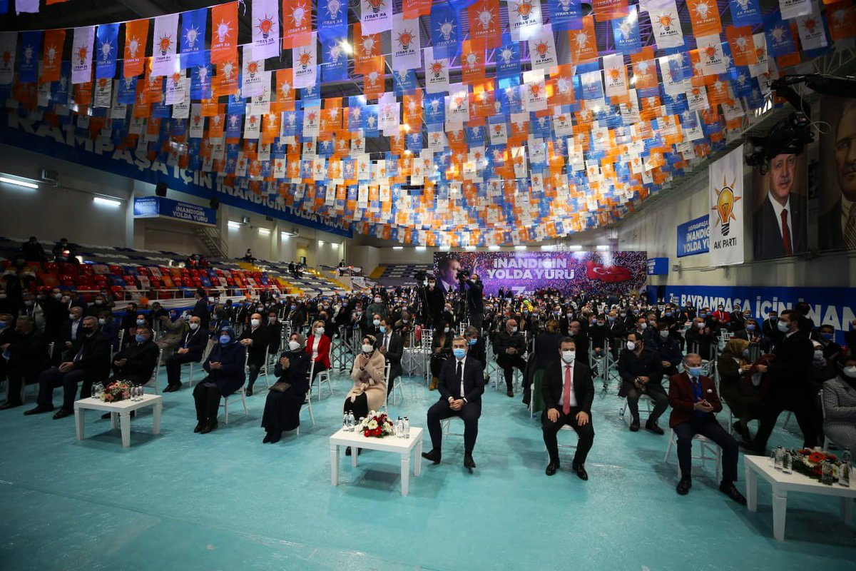 serapyahsiyasar's tweet photo. AK Parti olarak, tüm teşkilatlarımızla gücümüze güç katmaya devam ediyoruz. Bayrampaşa 7. Olağan Kongremizi birlik, beraberlik içinde coşkuyla gerçekleştiriyoruz. 2023, 2053 ve 2071 hedeflerimize emin adımlarla ilerliyoruz. Milletimiz için durmak yok, çalışmaya devam. @SacliErsin https://t.co/ubFKdFggOI