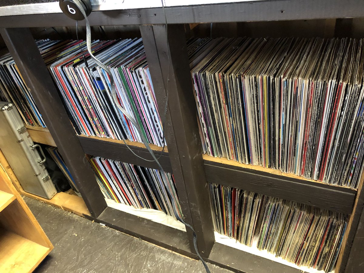 DJPOPMuziq's tweet photo. Trying to get this library done today!, still 4 more bins to go through🤦🏽♂️#djrule https://t.co/I21RYzpqUl