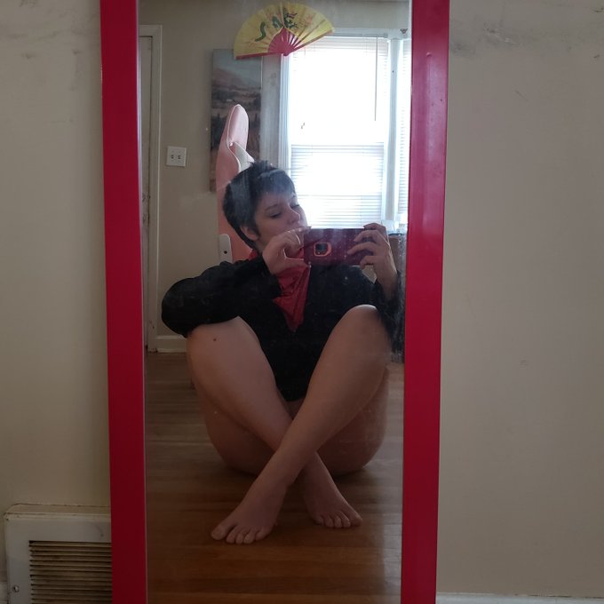 sent out a super cute vid of me playing with myself in the mirror this morning, hope my OF people like