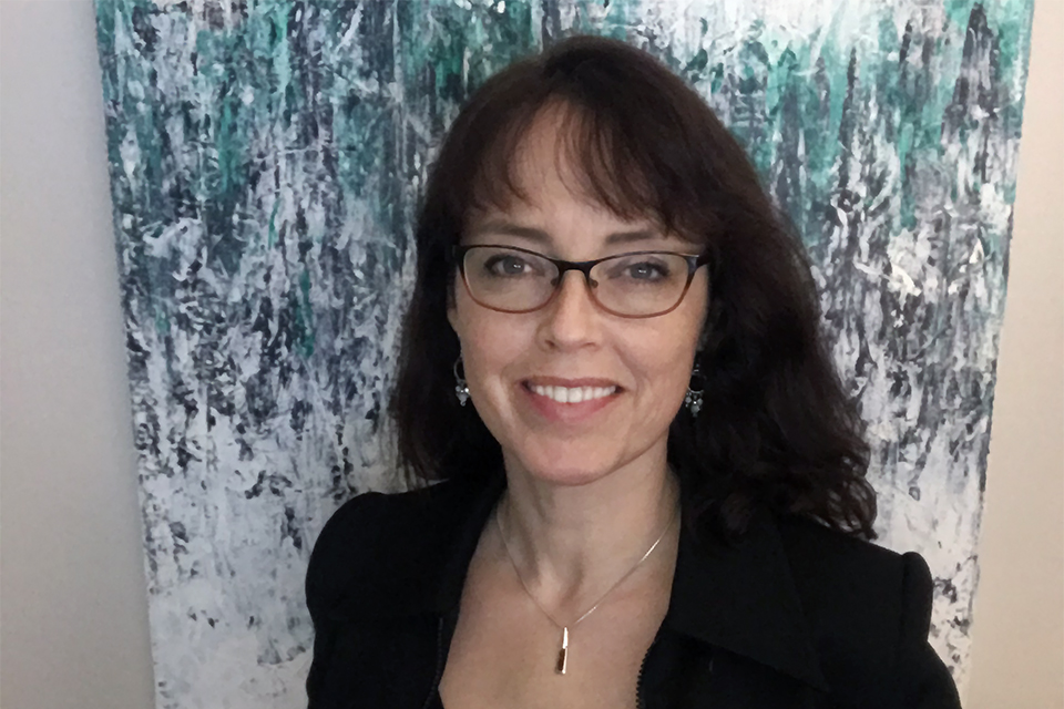 UofODFM's tweet photo. Le DMF, @SavoirMontfort et @FondationHM sont fiers d’annoncer la nomination de la Dre @LiseBjerre au poste de première titulaire de la Chaire en médecine familiale, Université d’Ottawa et Institut du Savoir Montfort @uOttawaMed https://t.co/DH1cMAf31F https://t.co/4A5aM7ym1L