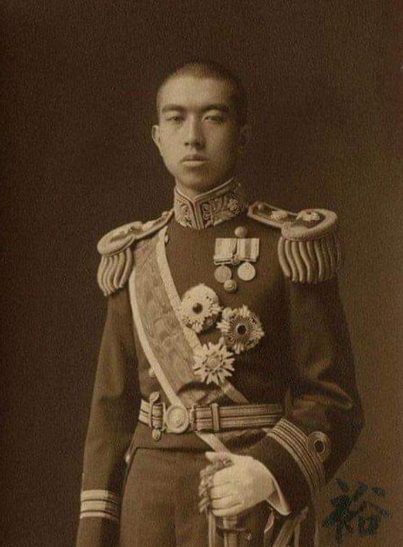 японский император акихито. правитель японии. 1 император японии. все императоры японии. император хирохито 1945.