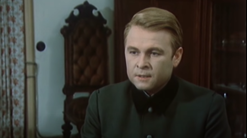 Żołnierzy frontowych, odizolowanych w lokalnym pałacyku. Opiekę nad chorymi sprawuje demoniczny doktor Wolf - starannie wykształcony miłośnik Mozarta i zadeklarowany wyznawca koncepcji wielkoniemieckich. W paranoicznej atmosferze, potęgowanej z jednej strony niepokojącym...