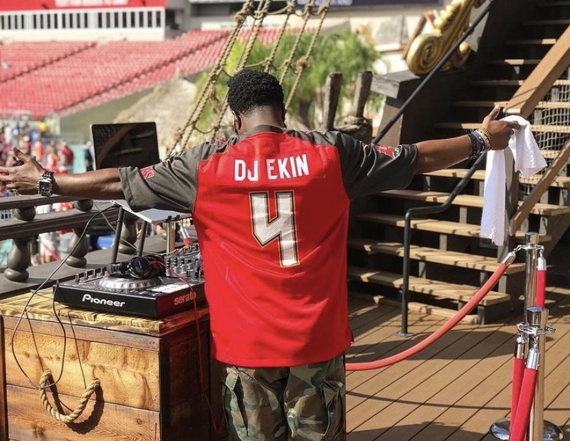 DJEkin's tweet photo. It’s still a Bucs life! #bucsnation #nfldj https://t.co/cPbQWtdKUM