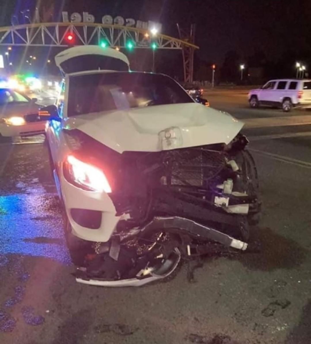 TrapKingz11's tweet photo. Así Quedo En Auto Del Siervo #Almigthy Tras Chocar 😬 https://t.co/ASM9tq5l6F