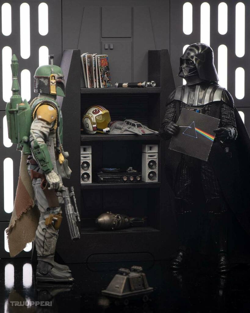Great setup from @truupperi 🙌🏻 use #starwarstimeshow for features #darthvader #bobafett #starwarstoyphotography https://t.co/dHMoTYuUi5 https://t.co/uhw683DebT