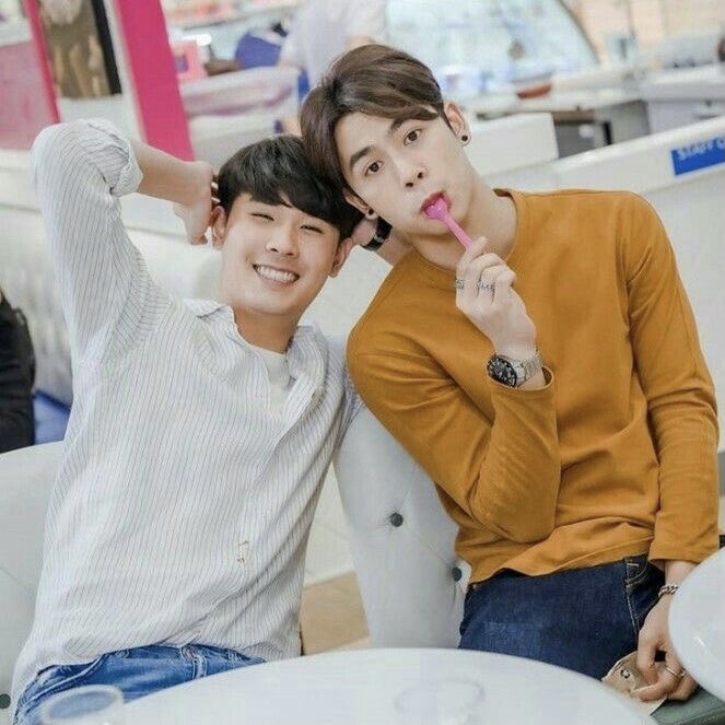 coopatpasit's tweet photo. w/ my partner.

on est cute, hein? 🥺 https://t.co/LIIITZ0eWl