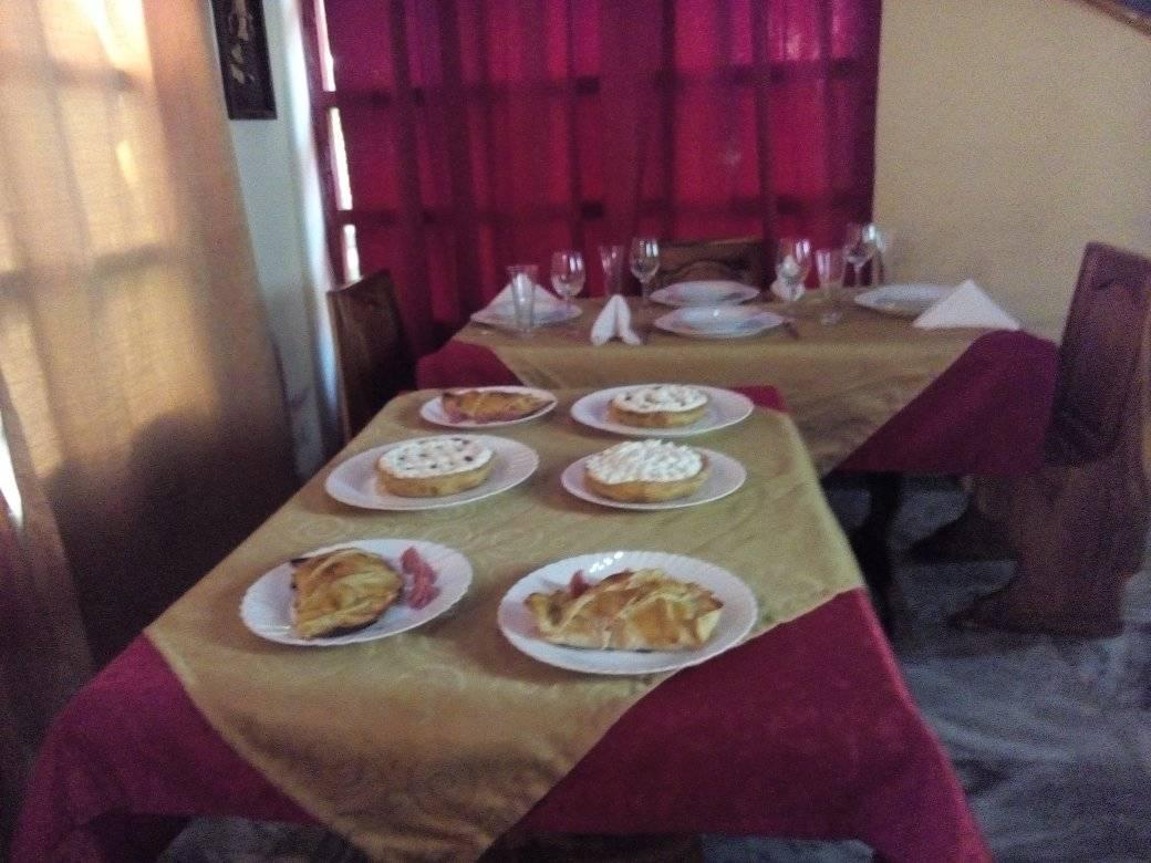 En #PinardelRío, los restaurantes y cafeterías volverán a brindar servicios de comida para llevar y entregas a domicilio, siempre cumpliendo con los protocolos sanitarios establecidos y sin detener lo concerniente a la tarea ordenamiento. #Cuba <a href="/PresidenciaCuba/">Presidencia Cuba 🇨🇺</a> <a href="/BetsyDazVelzqu2/">Betsy Díaz Velázquez</a>