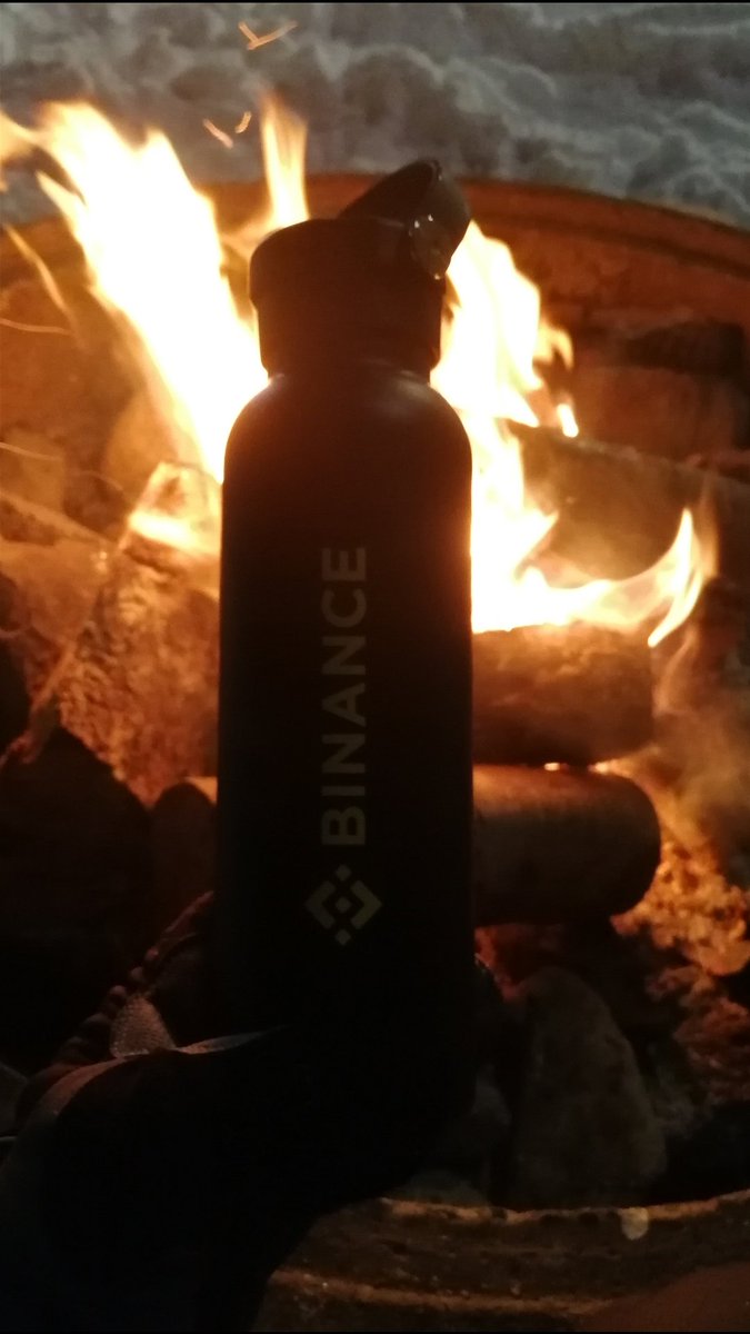CryptosBatman's tweet image. Binance Coin burn is right around the corner. What fits better than brining my Binance merch out when making a bonfire in the cold?

The $BNB burn announcement should be out soon, and we'll see a record high number of burned tokens. It will blow your minds!

#Binance @cz_binance