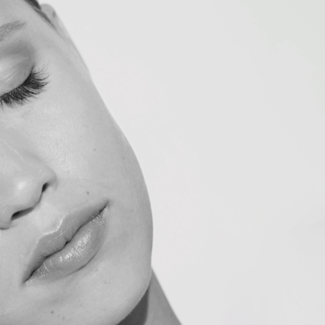 Dale energía a este #BlueMonday con #MesoliftC15, el secreto contra la piel apagada es su concentrado de #vitaminaC 🍊 que aumenta la luminosidad de la piel ✨ bit.ly/3oWqL8V #Lierac #MiPoderLierac