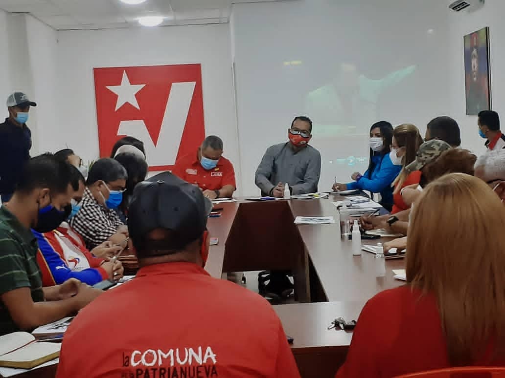 AgueroYanys's tweet photo. Iniciamos la semana en Reunión con el Equipo Político estadal del @PartidoPSUV, afianzando las estrategias para poner en marcha el "Plan 200 Carabobo" y  establecer una agenda articulada con el único objetivo de recuperar el estado de bienestar del pueblo
#CuarentenaConsciente https://t.co/dVl5GXOdxT