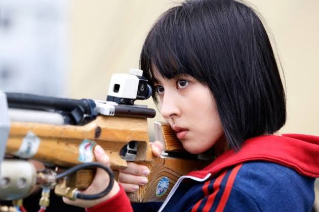 #รีวิวnetflix 26 years หนังเกาหลีอิงเหตุการณ์สังหารหมู่ที่กวางจู 26ปีต่อมา ทายาทของเหยื่อทั้งตร./นักแม่นปืน/นักเลง มารวมตัวกันเพื่อแก้แค้น ปธน.ผู้ไร้สำนึก ต้องลุ้นว่าจะลอบสังหารได้สำเร็จไหม? หนังเปิดเรื่องแบบการ์ตูนเก๋ดีแต่ก็หดหู่ จบแบบให้คิดเอง ชอบนักยิงปืนสาวโคดเท่ #JJKseries