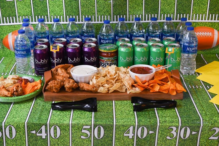 Domestic_Dee's tweet photo. #AD Need a quick inspiration - check out the blog and see how I made a quick game setup with @fritolay Doritos®, Tostitos®, Aquafina®, and bubly™ from @publix so everyone in my house can enjoy the game!#CrunchTimeMyWay

‐->https://t.co/UaJesJsppw https://t.co/ivLHZV5uPM