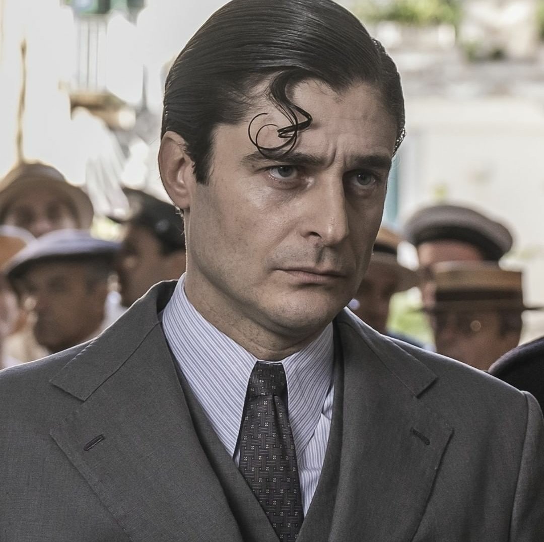 lguancialespana's tweet photo. "Creo solo en las dos cosas por las que veo morir a la gente: el hambre y el amor". 
Radiocorriere TV, la revista oficial de la Rai, nos recuerda que falta solo una semana para el estreno de #IlcommissarioRicciardi
📸:https://t.co/CAnH9XoaCZ #LinoGuanciale https://t.co/YGC8zvPyRG