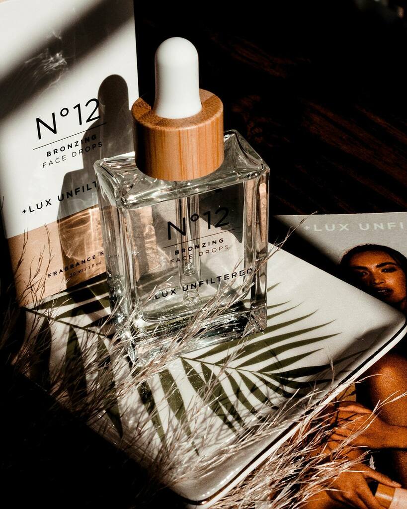 Jamiellanders's tweet image. Who still wants a tan, but without the wrinkles and premature aging? Enter @luxunfiltered and their bronzing face drops! I noticed a golden tone in the first 6 hours. it was developed by @sivanayla so she could take her selfies without a filter. they rec… instagr.am/p/CKMF8k3HO2T/