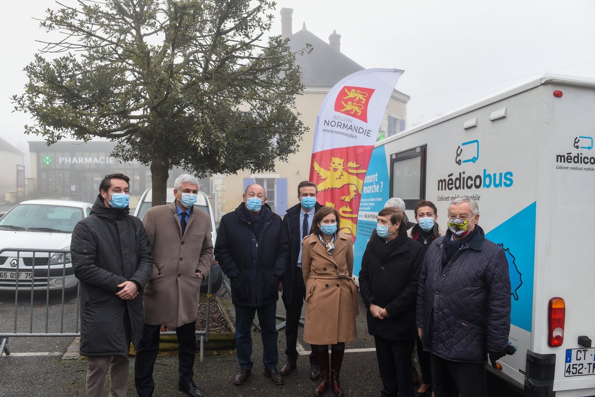 ars_normandie's tweet photo. 🚑Visite du Médicobus à #Nocé ce matin dans l’#Orne. Projet initié par l'@URMLNormandie et #CPTSOrneEst, soutenu par la @RegionNormandie, Le #FNADT, la @cpam61, #DokIci et l'@ars_normandie. Ce cabinet médical mobile apporte une offre de soins supplémentaire dans l'Orne https://t.co/vtkkEBmolf