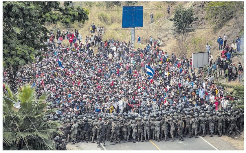 #FOTODELDÍA | 📷 La imagen de hoy la ha elegido 
<a href="/JorgeZapata75/">Jorge Zapata</a> y su autor es Esteban Biba (EFE):  migrantes hondureños en busca del sueño americano frenados en Guatemala, en <a href="/LaTardeMarilo/">La Tarde con Mariló Maldonado</a> con <a href="/MariloMaldonado/">Mariló Maldonado</a> <a href="/CanalSurRadio/">Canal Sur Radio</a> 
▶️ canalsur.es/multimedia.htm…
