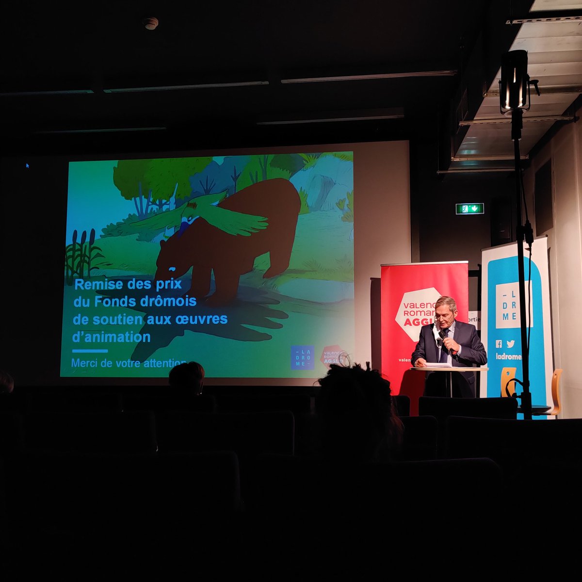 parmi les lucioles films tweet media