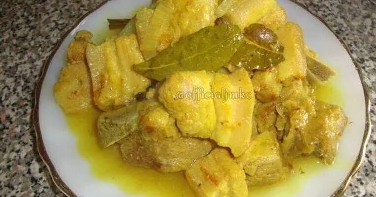 Official_ALAMAT's tweet photo. Amg #ALAMATMidnightSnack natin mamaya ay adobo sa dilaw mula Batangas. Di gaya ng pangkaraniwang adobo, ang adobo sa dilaw ay hindi gumagamit ng toyo, kundi turmeric. 🤎 Get one mangkok and pass. https://t.co/xLJgy6t4WY