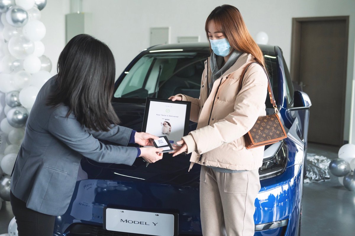 Tesla's tweet photo. 欢迎! Model Y deliveries in China have officially begun 🚘🇨🇳 https://t.co/fG5aax1k2b
