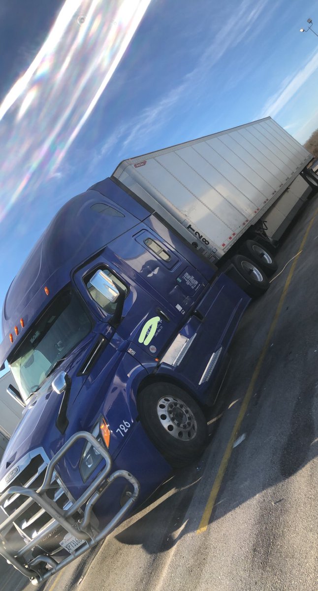 DemetriusF15's tweet photo. #truckerlife can’t get enough of it #Tothemosthigh 🙌🏾 https://t.co/utOJSup46z