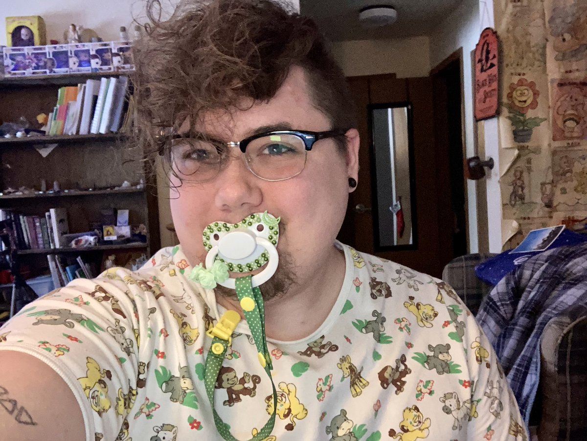 crayonkiddo's tweet photo. lil safari kiddo 2day! 🐒🦛🦁 https://t.co/MAXSuKRd6e