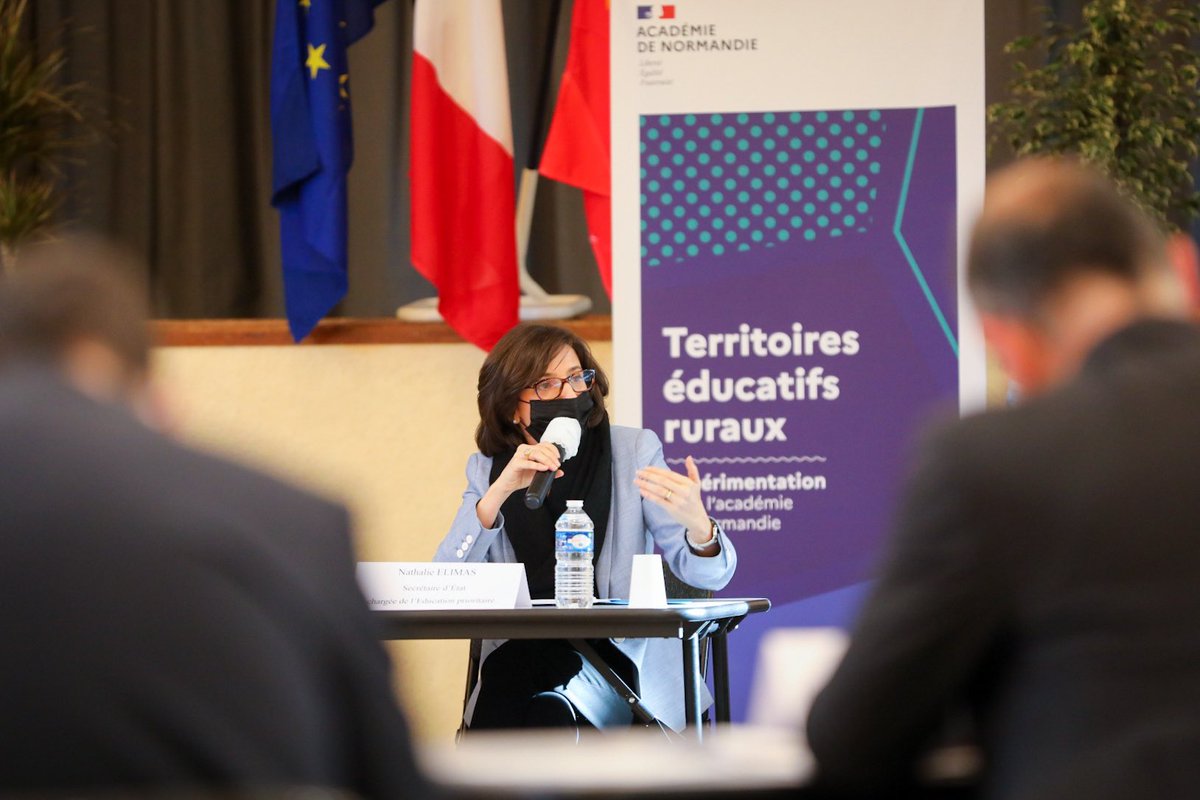 Aujourd’hui, nous lançons avec <a href="/jmblanquer/">Jean-Michel Blanquer</a> les #TerritoiresEducatifsRuraux, expérimentés dans trois académies regroupant près de 40.000 élèves.

Ils visent à constituer un réseau de coopération autour de l’école et d’un projet éducatif ambitieux.