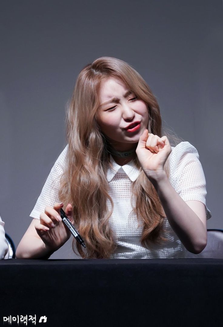 chaeyeonhourly's tweet photo. #이채연 https://t.co/hY8Kbqcmbn