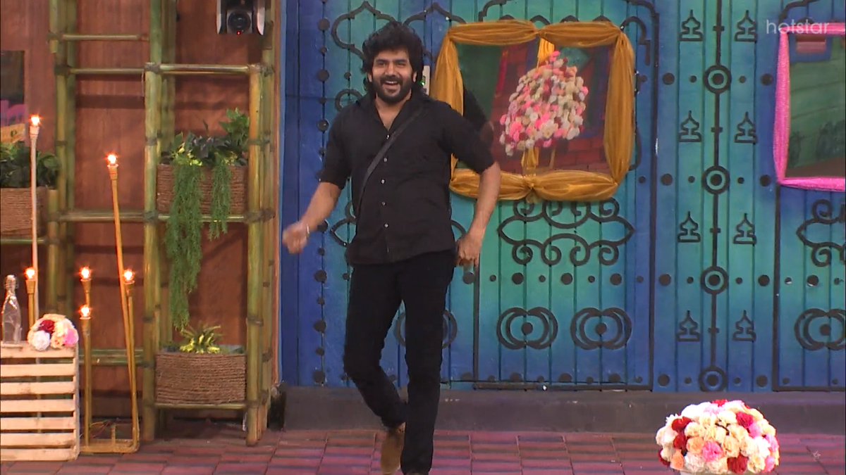 அவன் வெளியேறிய அன்று  வாடிய முகங்களும்  வற்றிய கண்ணீரும்  நின்ற நிமிடங்களும்அவன் மீண்டும் வந்தால் தான்  முகம் மலர்ந்து  கண் கசிந்து  அழகான நினைவாகமாற்ற தான் வந்தாயோ!!! #Kavin ||  #Lift @Kavin_m_0431