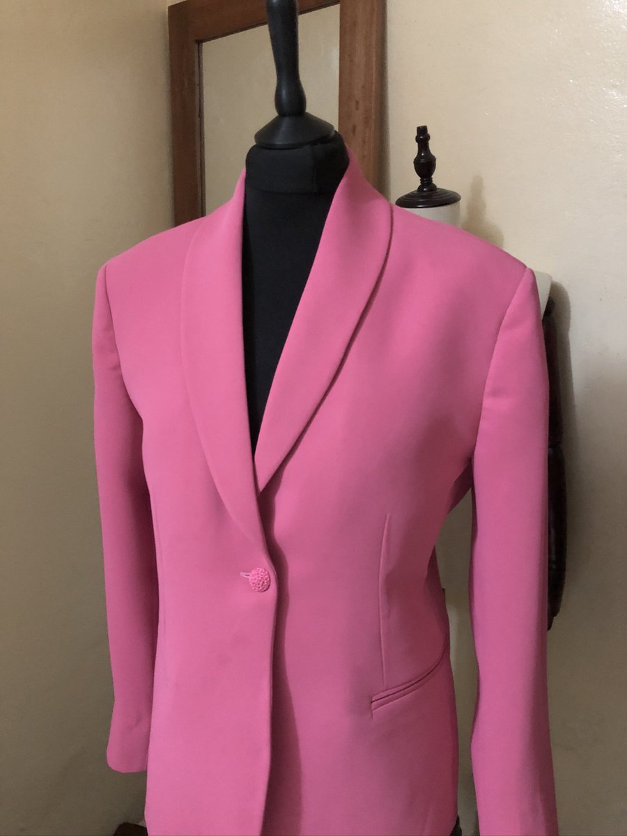 MasterDesiign's tweet image. 🚨🚨🚨🚨 SARGAL JIGUENE 🥰

Le jeu est simple. Il suffit de fav, rt et follow la page pour tenter de gagner ce tailleur et une chemise personnalisée

Vous avez jusqu'à demain 20h in sha Allah

Ps : les filles seulement