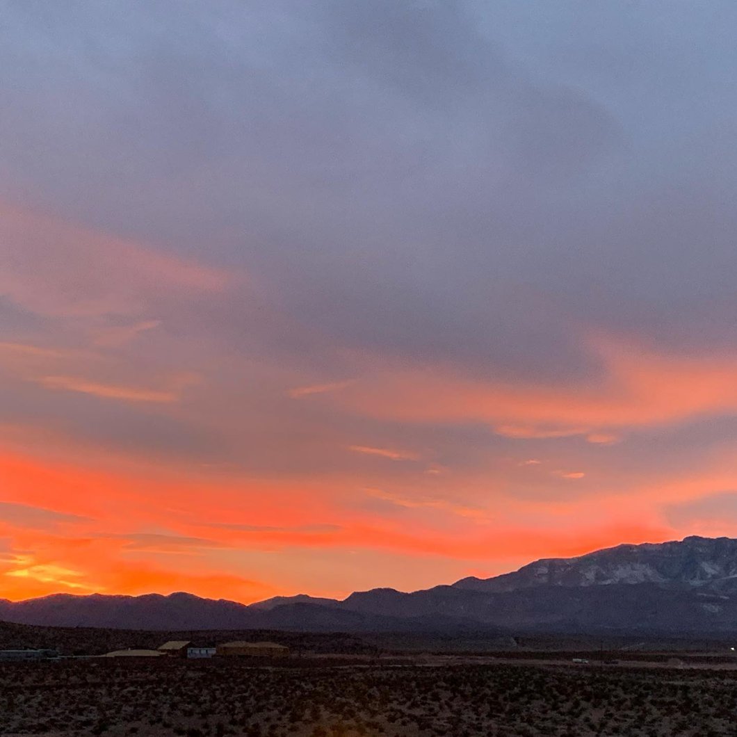 MountainsEdgeLV's tweet image. It doesn’t get better than a Mountain’s Edge sunset. (Photo: The King Group LV)