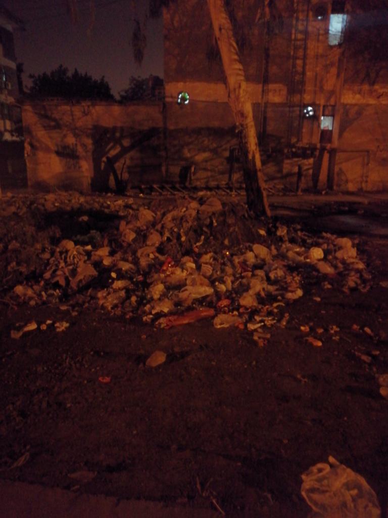 g9ians2's tweet photo. Sir don't make us fool please.and don't display one sided pic in order to satisfy us... Here u go. I have captured these pics just now. U can see how it is cleared... If this is what u call "cleared" then i wonder how would islamabad become "clean green islamabad" . https://t.co/6F1hw22gKk