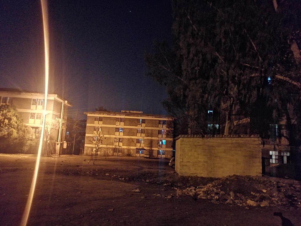 g9ians2's tweet photo. Sir don't make us fool please.and don't display one sided pic in order to satisfy us... Here u go. I have captured these pics just now. U can see how it is cleared... If this is what u call "cleared" then i wonder how would islamabad become "clean green islamabad" . https://t.co/6F1hw22gKk