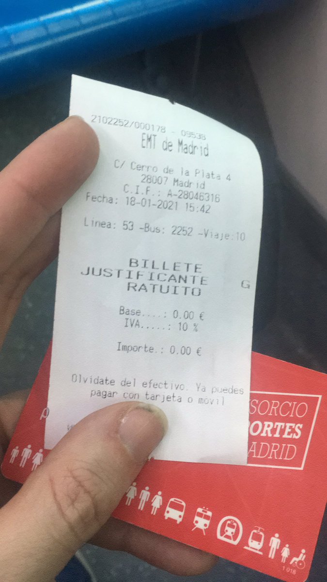 ArsenioFL's tweet photo. @EMTincidencias esta mañana en la 53 ,se nos hizo pasar la tarjeta el conductor pese a decirle que hoy el servicio era gratuito ,obviamente me cobró el viaje ,,, por la tarde en la misma línea me dio un justificante , y ya no hacía falta pasar la tarjeta , como lo recupero? https://t.co/VPEoxldMMx
