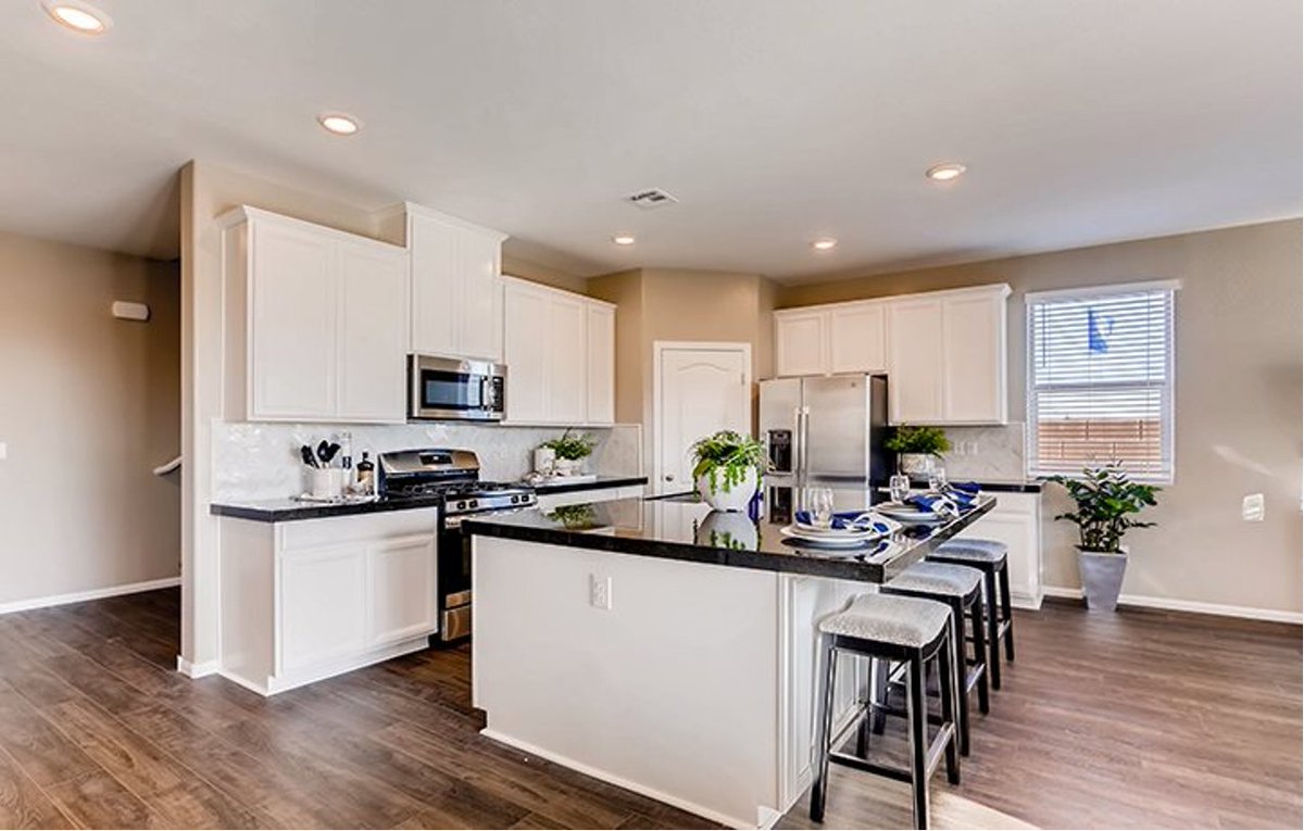 MountainsEdgeLV's tweet image. Only one floorplan is available in Monterey Ranch, the last remaining new home community in Mountain’s Edge! 
bit.ly/3in2Xse