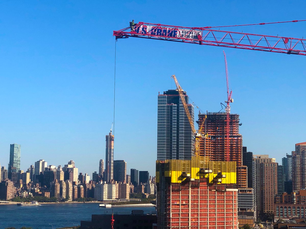 uscranerigging's tweet photo. Breathtaking shot of one of our fearless crew performing maintenance on the boom of our Potain MR 418 tower crane at 221 West Street
#uscranes #brooklyn #nycconstruction #mobilecranes #nycdevelopers #potain #221weststreet #omanewyork #remkohlhaas #Craneoperator https://t.co/X4ERtiSxsr