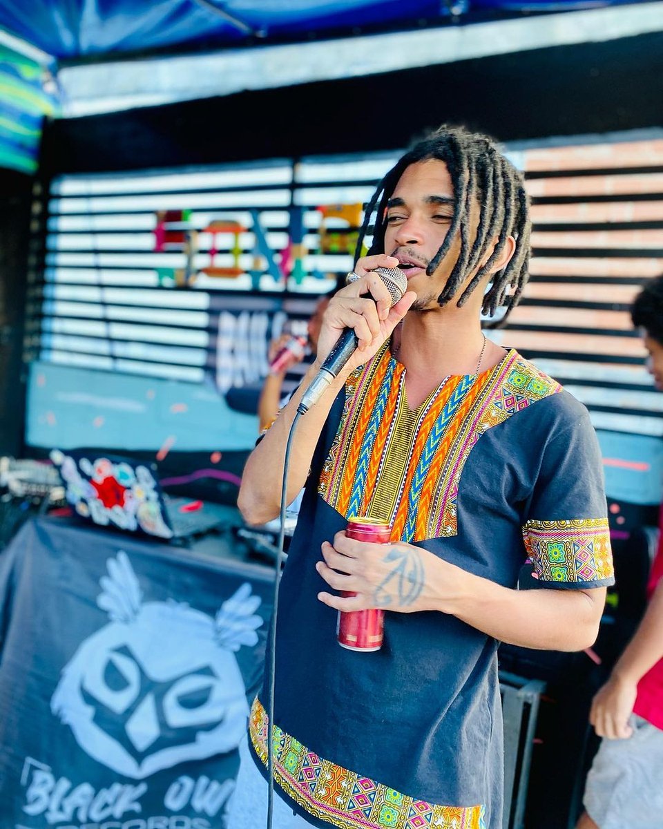 madiba_mc's tweet photo. A @Blackowlrec ta me levando a lugares incríveis, o hip-hop ta me trazendo amizades maravilhosas, é muito bom ser #damarepromundo #hiphop #sonho #motivacao #BlackLivesMatter #ademafia #somset #casadoremo https://t.co/k77C945JKs