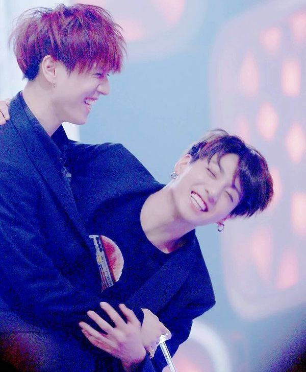 Let's start with a classic...97' liner squadJungkook, Yugyeom, BamBam, Mingyu, DK, The8, Eunwoo, Jaehyun