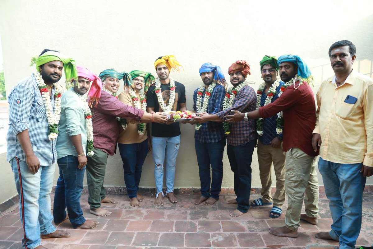 INN2TheMovie's tweet photo. Thirukumaran Entertainment 25th
Film #IndruNetruNaalai2 Started with Pooja😊 🤗

 #INN2 

@icvkumar @ThirukumaranEnt
@TheVishnuVishal #Karunakaran @Ravikumar_Dir @karthikPonrajSP @PrabuRhagav @GhibranOfficial @tkasaravana @arunprajeethm @onlynikil @digitallynow https://t.co/XpbD7ZeIbX