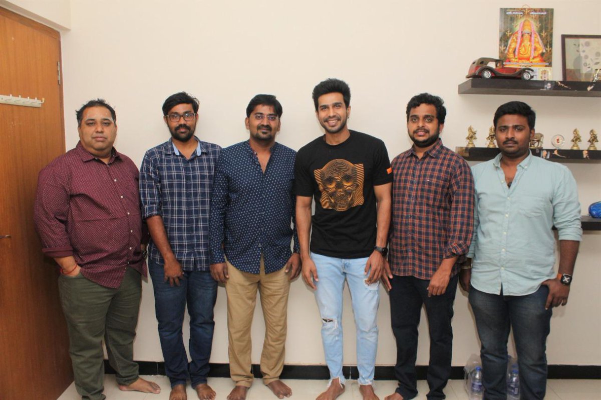 INN2TheMovie's tweet photo. Thirukumaran Entertainment 25th
Film #IndruNetruNaalai2 Started with Pooja😊 🤗

 #INN2 

@icvkumar @ThirukumaranEnt
@TheVishnuVishal #Karunakaran @Ravikumar_Dir @karthikPonrajSP @PrabuRhagav @GhibranOfficial @tkasaravana @arunprajeethm @onlynikil @digitallynow https://t.co/XpbD7ZeIbX