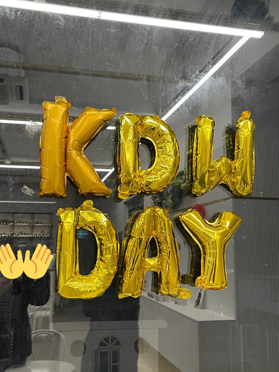 CHAMSAL_'s tweet photo. 홍대 생일카페! 근처 사는 친구가 만나줘서 같이 다녀왔음 흑흑... 멋진 이벤트 감사합니다💞
#이_겨울_강동원이_스며든다
#HAPPYDONGWONDAY https://t.co/ixO3D1fNOj