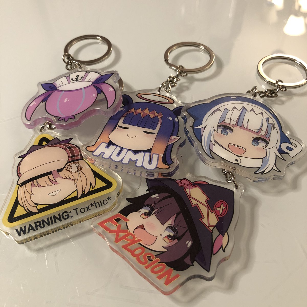 I made a bunch of acrylic keychains using my sticker designs. Consume at your own discretion...

#絵ニックス #ameliaRT #inART #いなート #gawrt #hololive #HololiveEN 