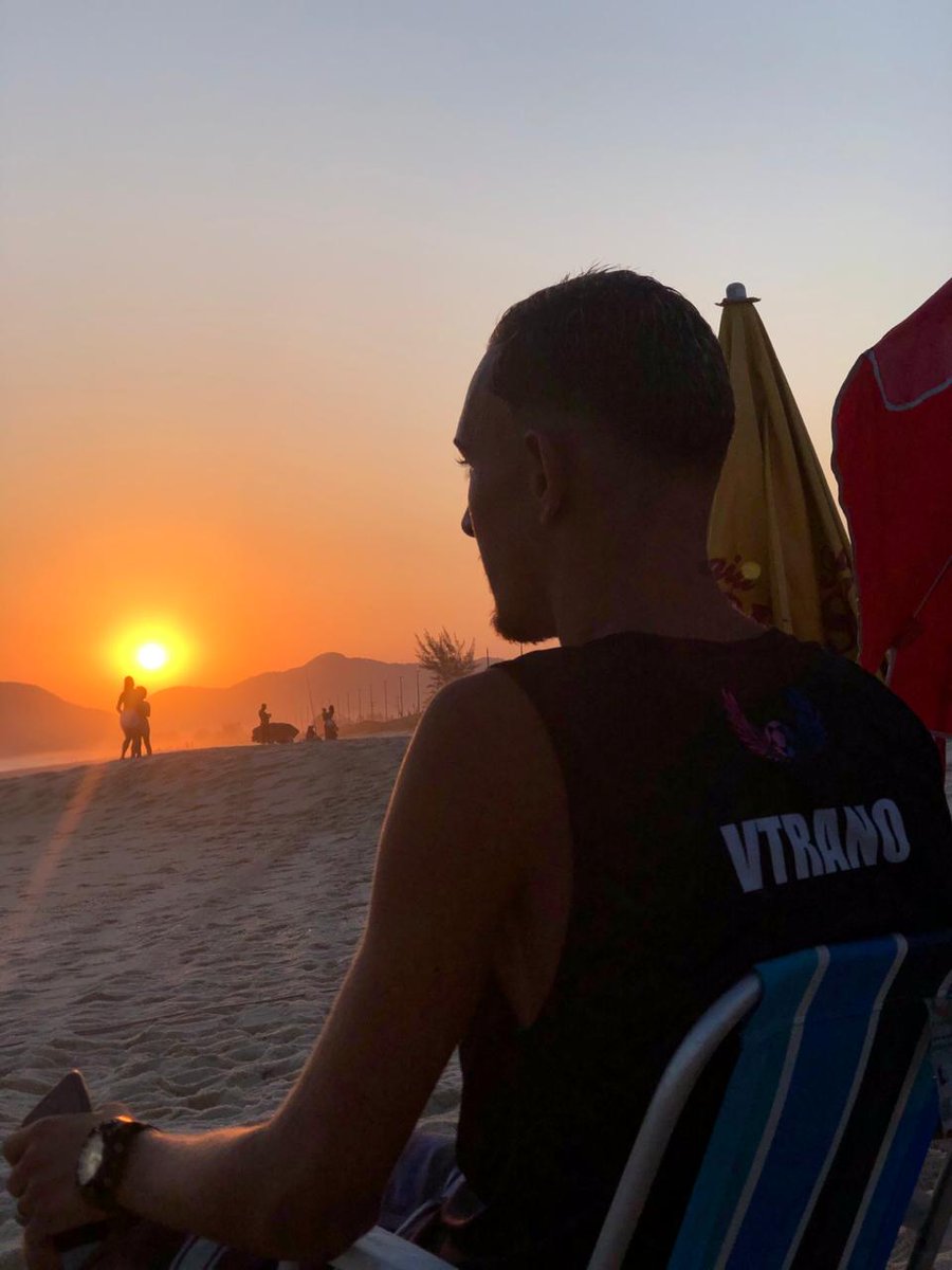 Vtrano7's tweet photo. Tudo é fase. 🏖️🤙🏼 https://t.co/RlZU7QilOp